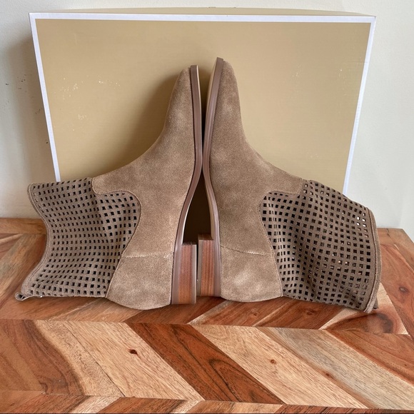 NEW Michael Kors Graham Ankle Suede Boots - Picture 5 of 7